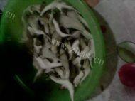 蘑菇炒肉做法图解2)