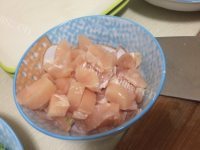 简易辣子鸡丁做法图解1)
