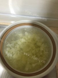 垂涎欲滴的银耳雪梨汤做法图解2)