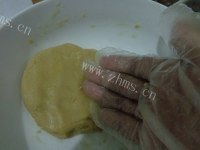 美味的枣泥豆沙月饼做法图解6)