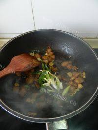 家常干锅包菜做法图解9)