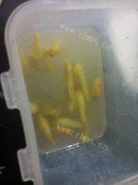 自制泡椒凤爪做法图解2)