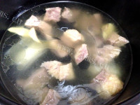 美味佳肴般的牛腩炖萝卜做法图解6)