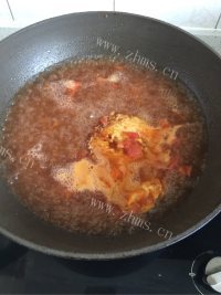 香气浓郁的西红柿鸡蛋面做法图解5)