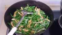 家常菜韭菜炒豆干做法图解5)