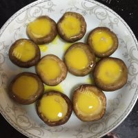 美味的香菇蒸鹌鹑蛋做法图解2)