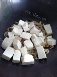 一个人的虾仁豆腐做法图解5)