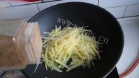 家常菜醋溜土豆丝做法图解6)
