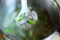 美味的蛤蜊丝瓜汤
