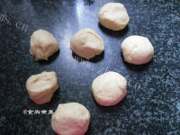 美味的粤式叉烧包做法图解15)
