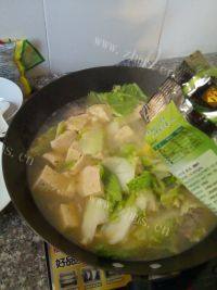 家常菜五花肉炖白菜做法图解11)