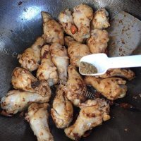 美味的香辣鸡翅根做法图解5)