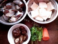 五味俱全的梭鱼炖豆腐做法图解1)