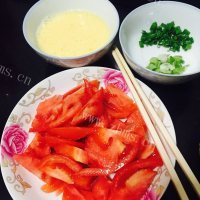 营养丰富的西红柿炒鸡蛋做法图解2)