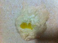 独特的肉松面包卷做法图解3)