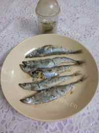 美味的香煎多春鱼