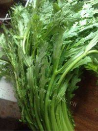家常菜蒜泥茼蒿做法图解1)