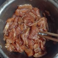 唇齿留香的杏鲍菇炒肉片的做法图解三