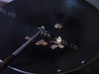 自制腊肉炒荷兰豆做法图解3)