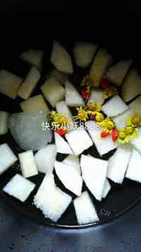 健康雪梨菊花枸杞茶做法图解4)