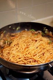 美味的缤纷炒面