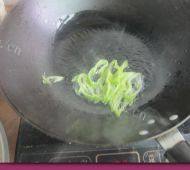 唇齿留香的醋溜土豆丝做法图解3)