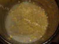 食欲满满的玉米粥做法图解6)