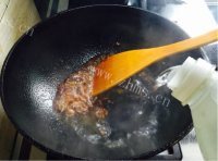 美味的海鲜疙瘩汤做法图解6)