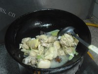 土豆烧鸡肉做法图解8)