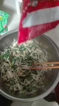 美味金针菇拌韭菜做法图解7)