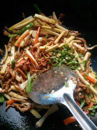 家常菜杏鲍菇炒肉丝做法图解6)
