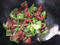 尖椒炒肥肠自制