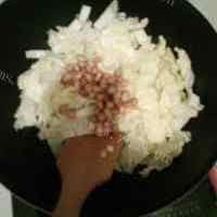 家常白菜炒花生米的做法图解五