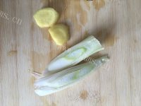 美味的黄豆猪蹄汤做法图解4)