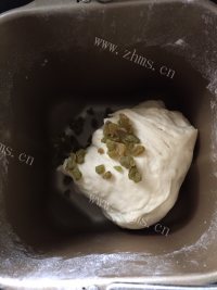 美味葡萄干贝果做法图解2)