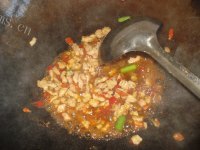 营养丰富的蒜苗豆腐做法图解4)