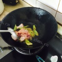独特的小鸡炖蘑菇做法图解6)