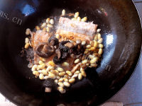 美味的三文鱼排炖黄豆的做法图解六