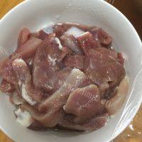 很有食欲的咸肉粽做法图解4)