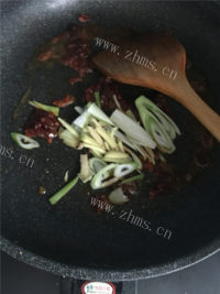 热腾腾的辣炒蛏子做法图解4)