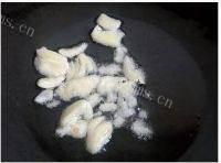 香气逼人的丝瓜炒毛豆做法图解4)