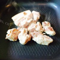 美味的莲藕猪骨汤做法图解6)