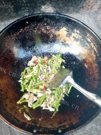 家常菜长豆角炒肉做法图解10)