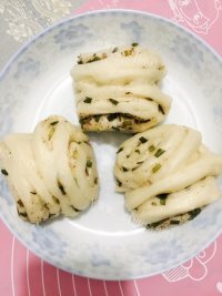 自制葱香花卷做法图解10)