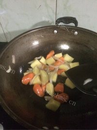 家常菜咖喱牛腩做法图解5)