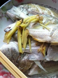 家常菜葱油鱼做法图解3)
