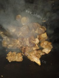 嫩滑姜辣牛肉煲做法图解3)