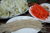 松茸白菜炖粉条的做法图解三