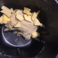 自制圣诞花环面包做法图解3)