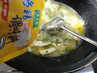 美味的蘑菇豆腐汤做法图解7)